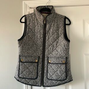 EUC herringbone puffer vest size M